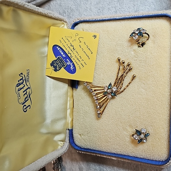 Vintage Phyllis Rhinestone Brooch & Rhinestone Screwback Earrings - Picture 1 of 6
